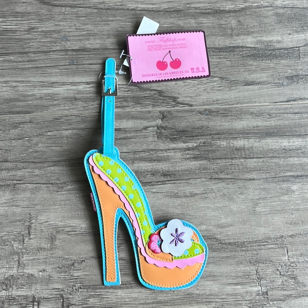 NWT fluff Luggage Tag in Vegan Leather